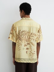 Reiss Yellow Camino Palm-Print Cuban-Collar Shirt - Image 5 of 6