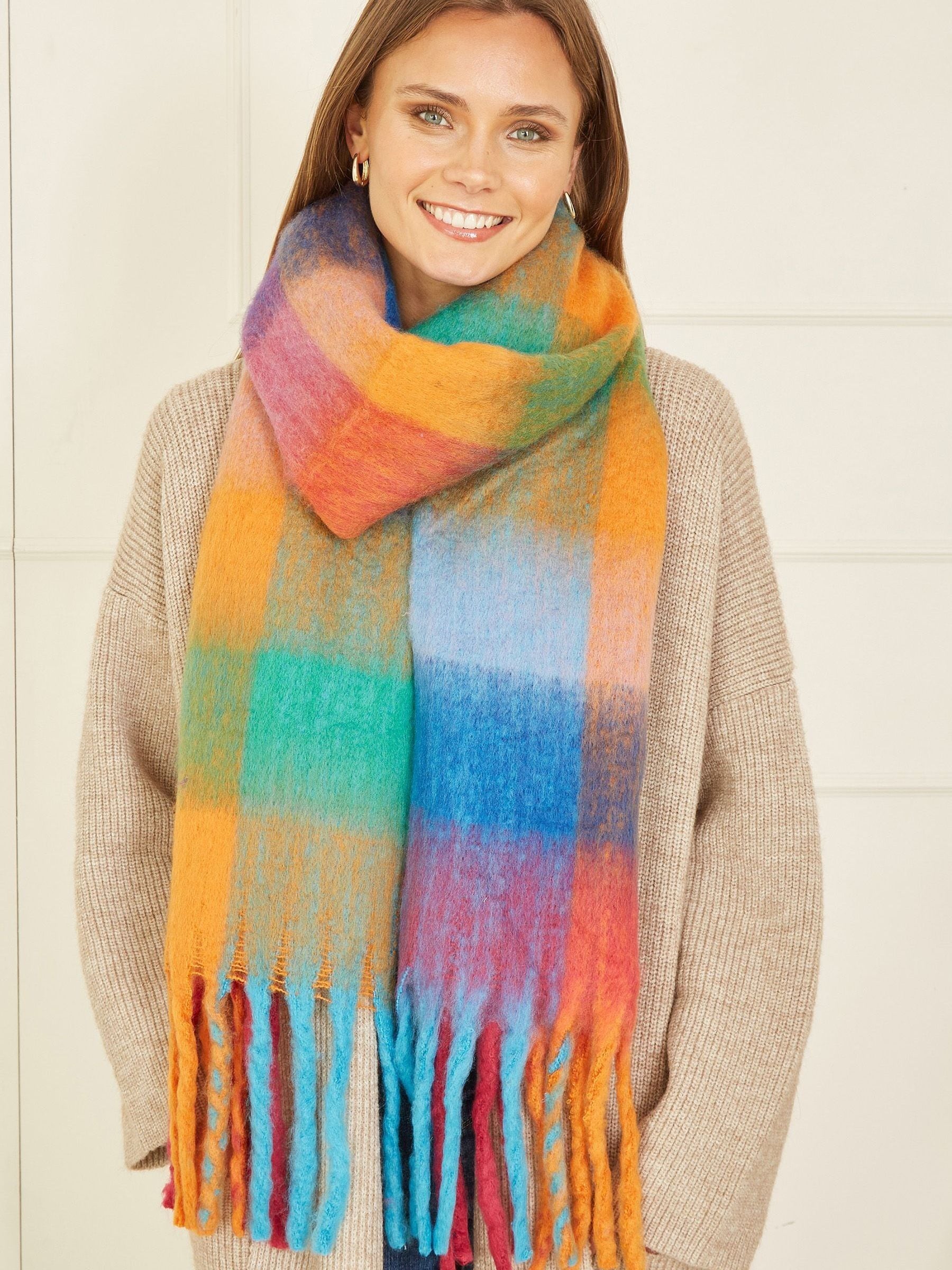 Yumi Women's Multi Check Soft Tassel Scarf - Image 8