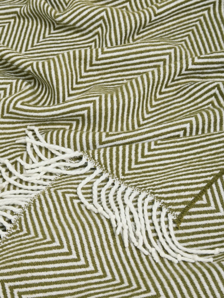 Green Herringbone Cosy Throws - Image 3 of 3