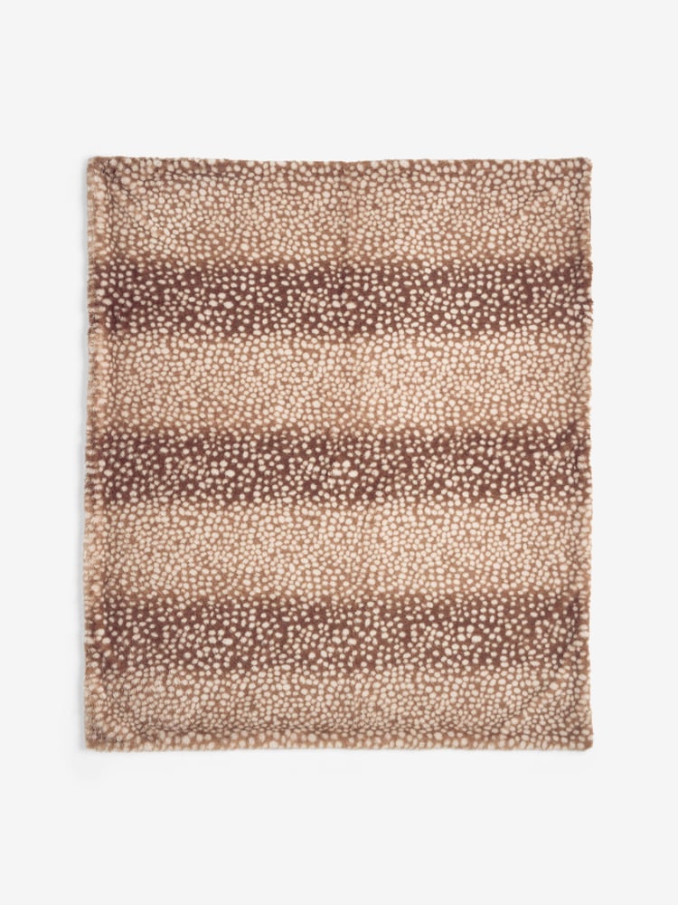 Natural Deer Faux Fur Throw - Image 3 of 3 Natural Deer Faux Fur Throw - Image 3 of 3