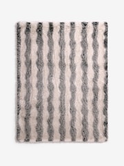 Faux Fur Stripe Throw - Larawan 5 ng 7