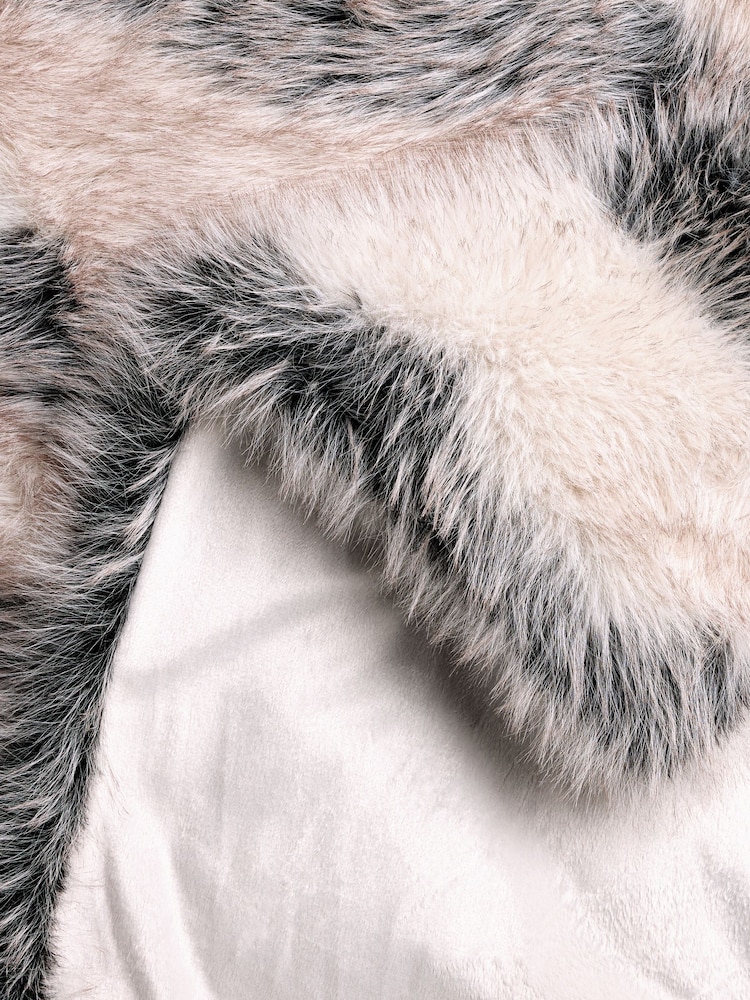 Faux Fur Stripe Throw - Larawan 7 ng 7 Faux Fur Stripe Throw - Larawan 7 ng 7