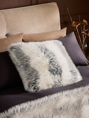 Stripe Faux Fur Cushion - Larawan 1 ng 4