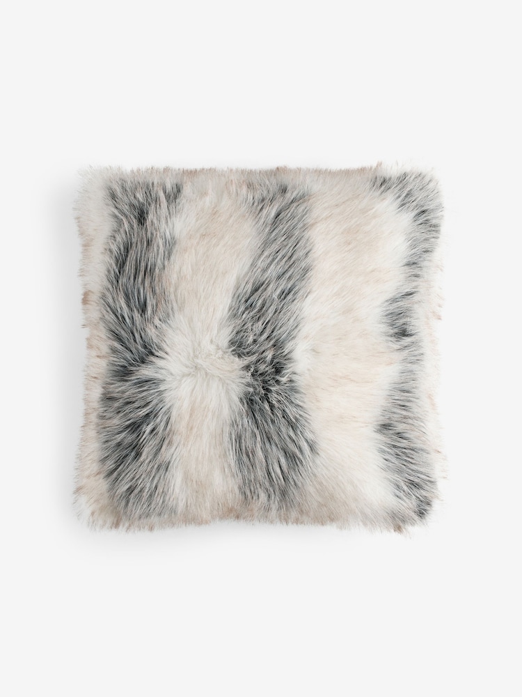 Stripe Faux Fur Cushion - Larawan 4 ng 4 Stripe Faux Fur Cushion - Larawan 4 ng 4