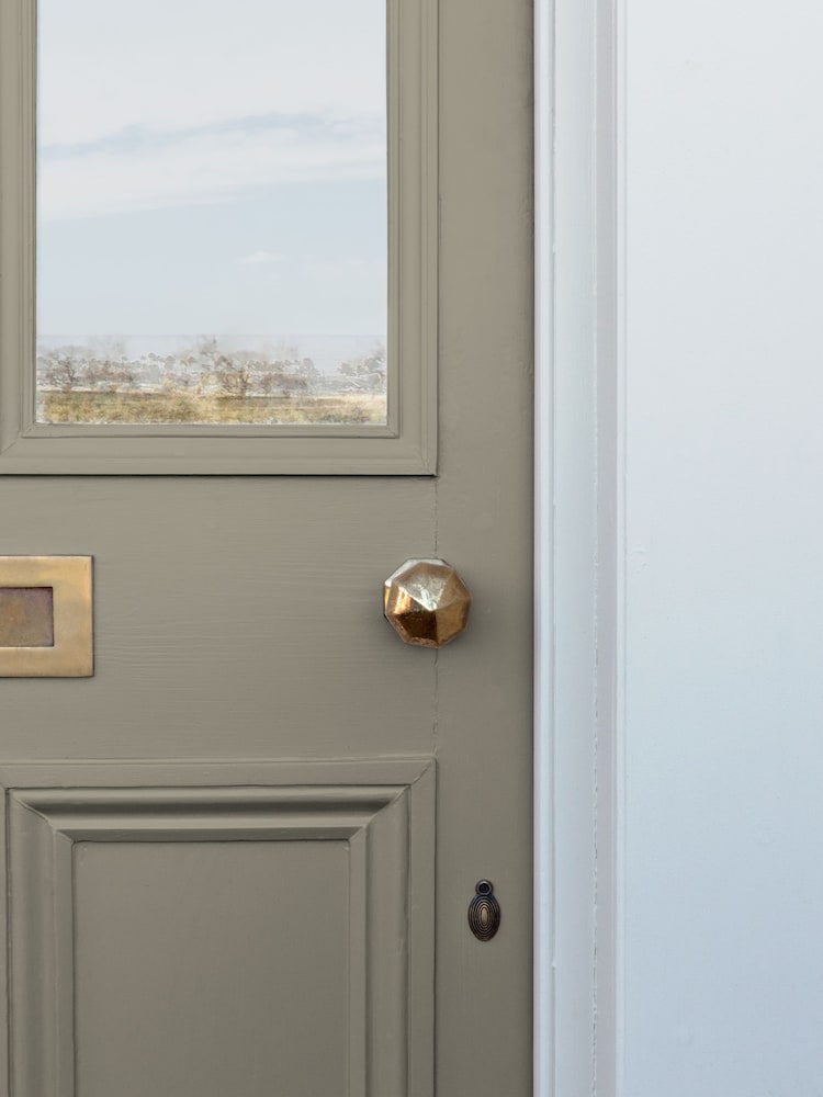 Graham & Brown Warm Baguette Exterior Eggshell Paint - Image 6 of 6