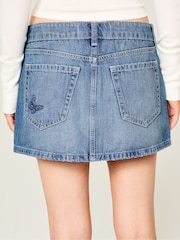 Hollister Low-Rise Butterfly Embroidery Denim Mini Skort - Bild 3 von 6