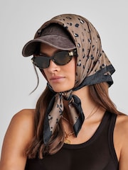 أسود - Katie Loxton Ripple Scarf - Image 3 of 5