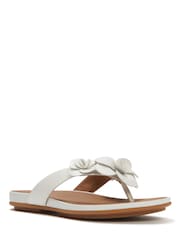 أبيض - شبشب إصبع Gracie بتفصيل زهور من FitFlop - Image 5 of 5