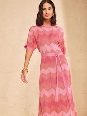 Love & Roses Pink Petite Chevron Batwing Crew Neck Knitted Midi Dress - Image 3 of 4