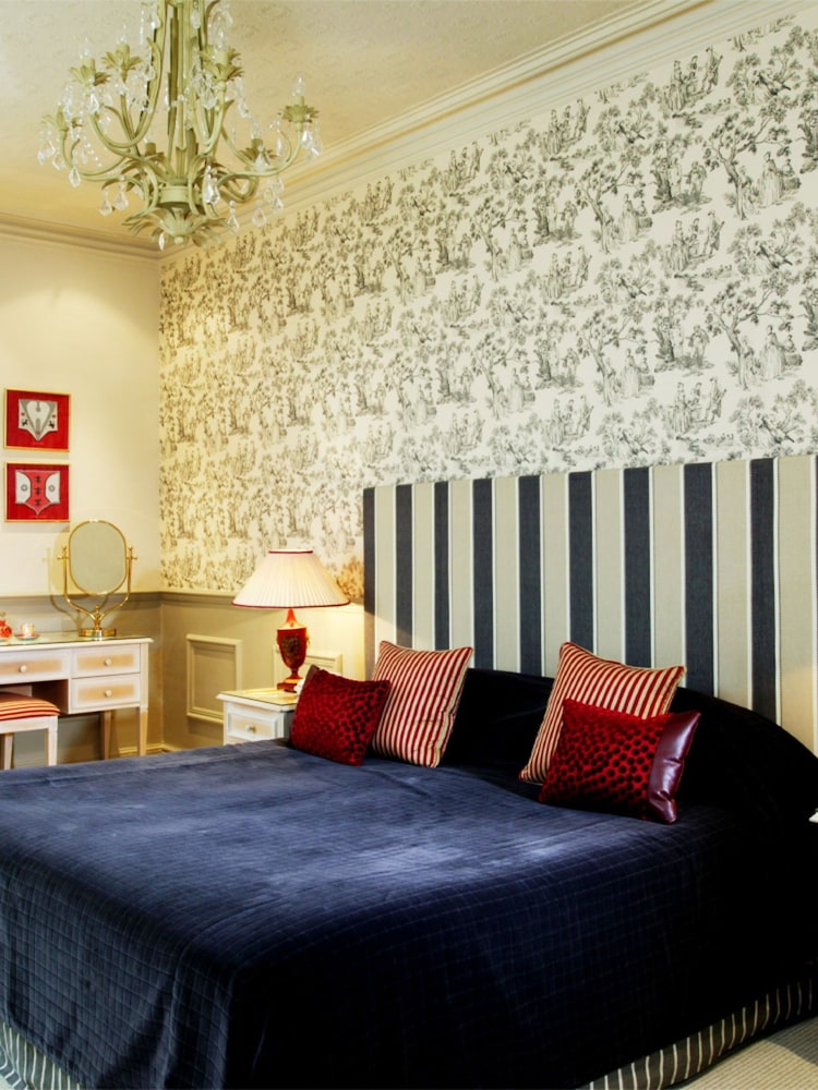 RED LETTER DAYS Memorable Moments Gift Experience - Image 4 of 4