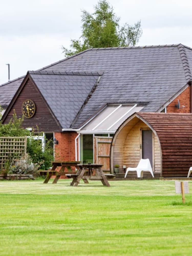 RED LETTER DAYS One Night Escape with Breakfast and Unlimited Golf For Two at Rodway Hill Gift Experience - Image 2 of 4