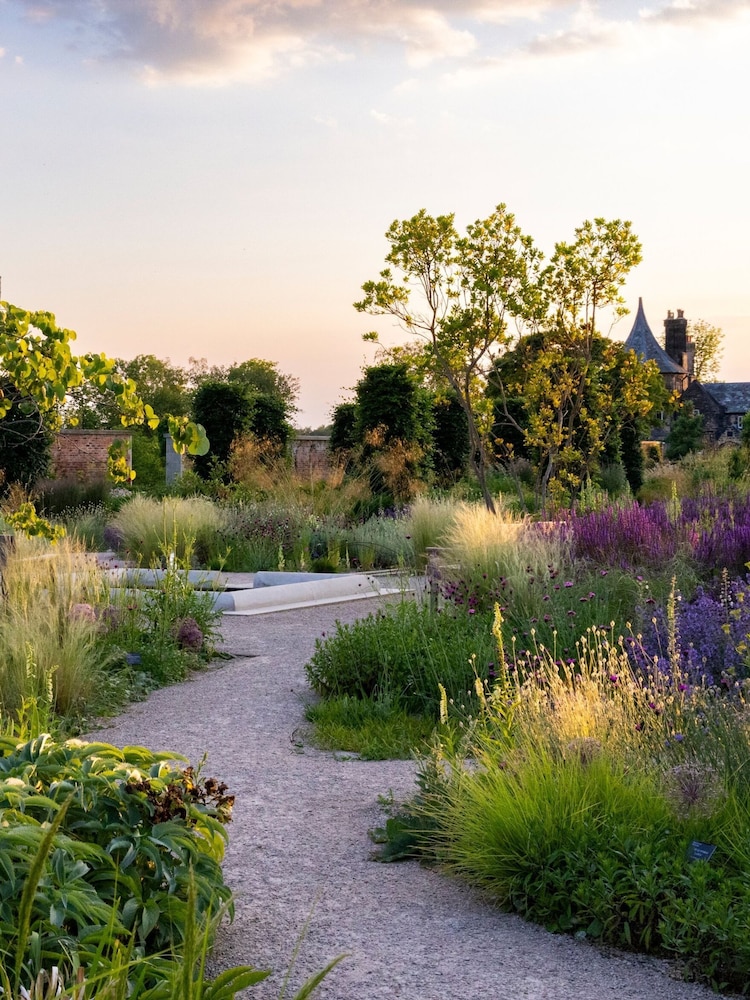 RED LETTER DAYS RHS Garden Entry for Two Adults Gift Experience - Image 4 of 4