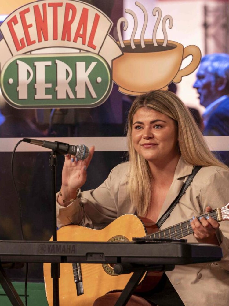 RED LETTER DAYS The FRIENDS™ for Two Gift Experience - Image 2 of 4