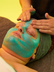 RED LETTER DAYS LUSH 30 Minute Bespoke Facial Gift Experience - Image 2 of 4
