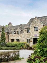 RED LETTER DAYS Premium Overnight Murder Mystery Break for Two with Dinner Gift Experience - Image 4 of 4