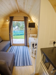 RED LETTER DAYS Overnight Glamping Escape For Two Gift Experience - Image 4 of 4