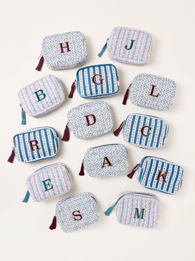 FatFace Alphabet Printed Washbag - Slika 2 od 3 FatFace Alphabet Printed Washbag - Slika 2 od 3