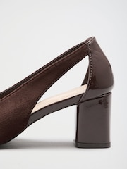 Şokolad Qəhvəyi - Friends Like These Faux Suede Cut Out Detail Mid Block Heeled Court Shoes - 5şəkildən 3 şəkil