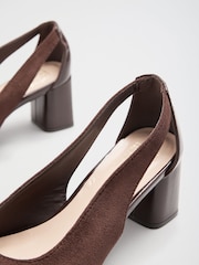 Şokolad Qəhvəyi - Friends Like These Faux Suede Cut Out Detail Mid Block Heeled Court Shoes - 5şəkildən 5 şəkil