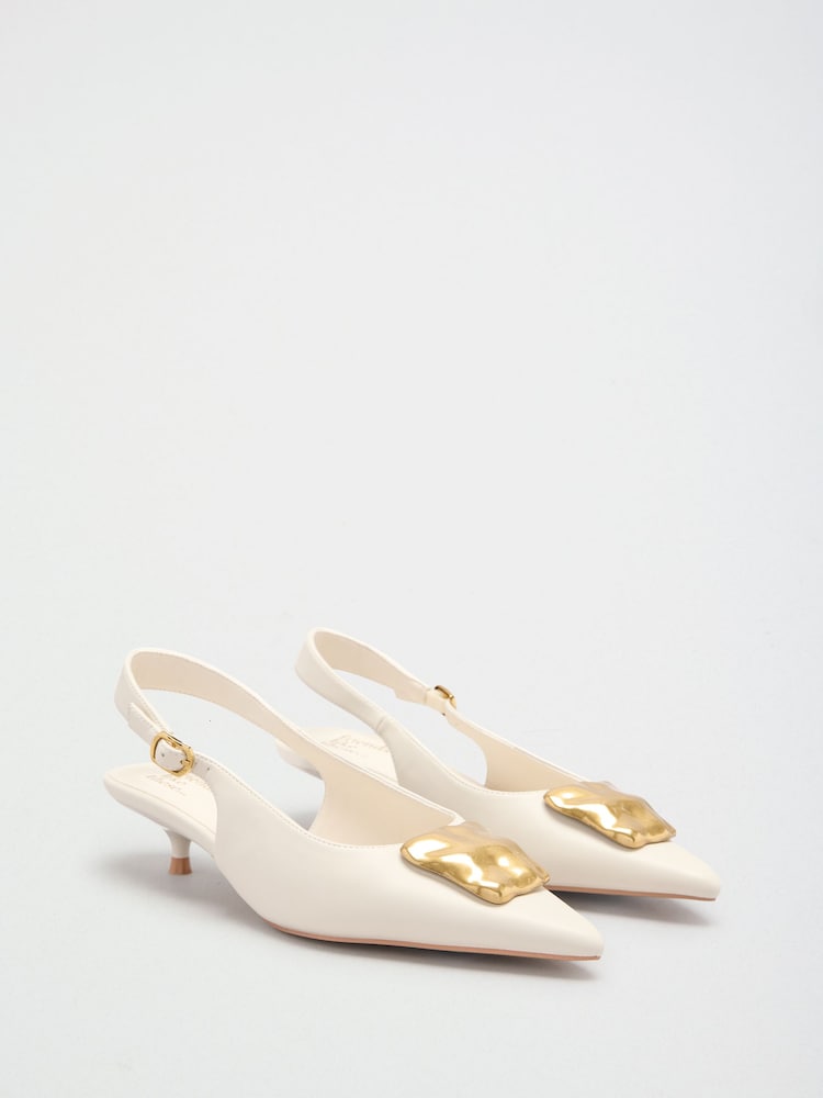 Ecru - Friends Like These Faux Leather Gold Hardware Pointed Toe Slingback Kitten Heel Court Shoes - Bild 1 von 5 Ecru - Friends Like These Faux Leather Gold Hardware Pointed Toe Slingback Kitten Heel Court Shoes - Bild 1 von 5
