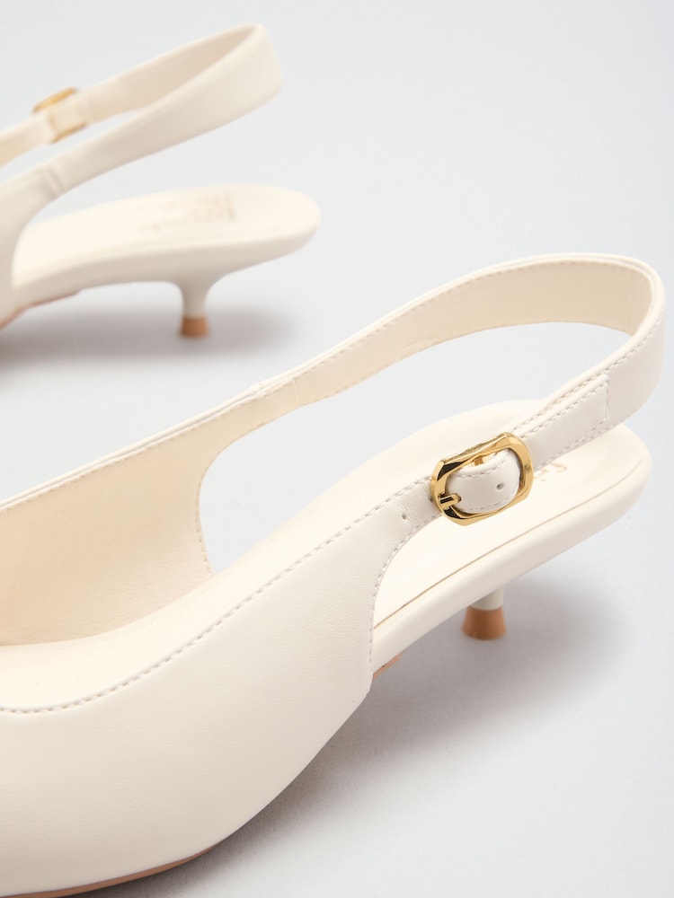 Ecru - Friends Like These Faux Leather Gold Hardware Pointed Toe Slingback Kitten Heel Court Shoes - Bild 5 von 5 Ecru - Friends Like These Faux Leather Gold Hardware Pointed Toe Slingback Kitten Heel Court Shoes - Bild 5 von 5