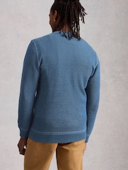 כחול  - White Stuff סוודר עם פאנל כפתורים בצווארון, דגם Attadale - תמונה 3 מתוך 6