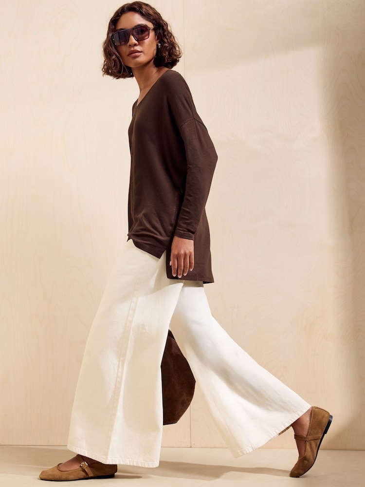 Friends Like These Chocolate Brown Soft Jersey V-Neck Long Sleeve Tunic Top - Image 2 of 5 Friends Like These Chocolate Brown Soft Jersey V-Neck Long Sleeve Tunic Top - Image 2 of 5