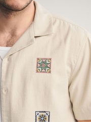 Krem boja - Abercrombie & Fitch Short Sleeve Resort Shirt - Slika 6 od 8