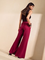 Beerenrot - Friends Like These Belted Pleat Wide Leg Trousers - Bild 5 von 5
