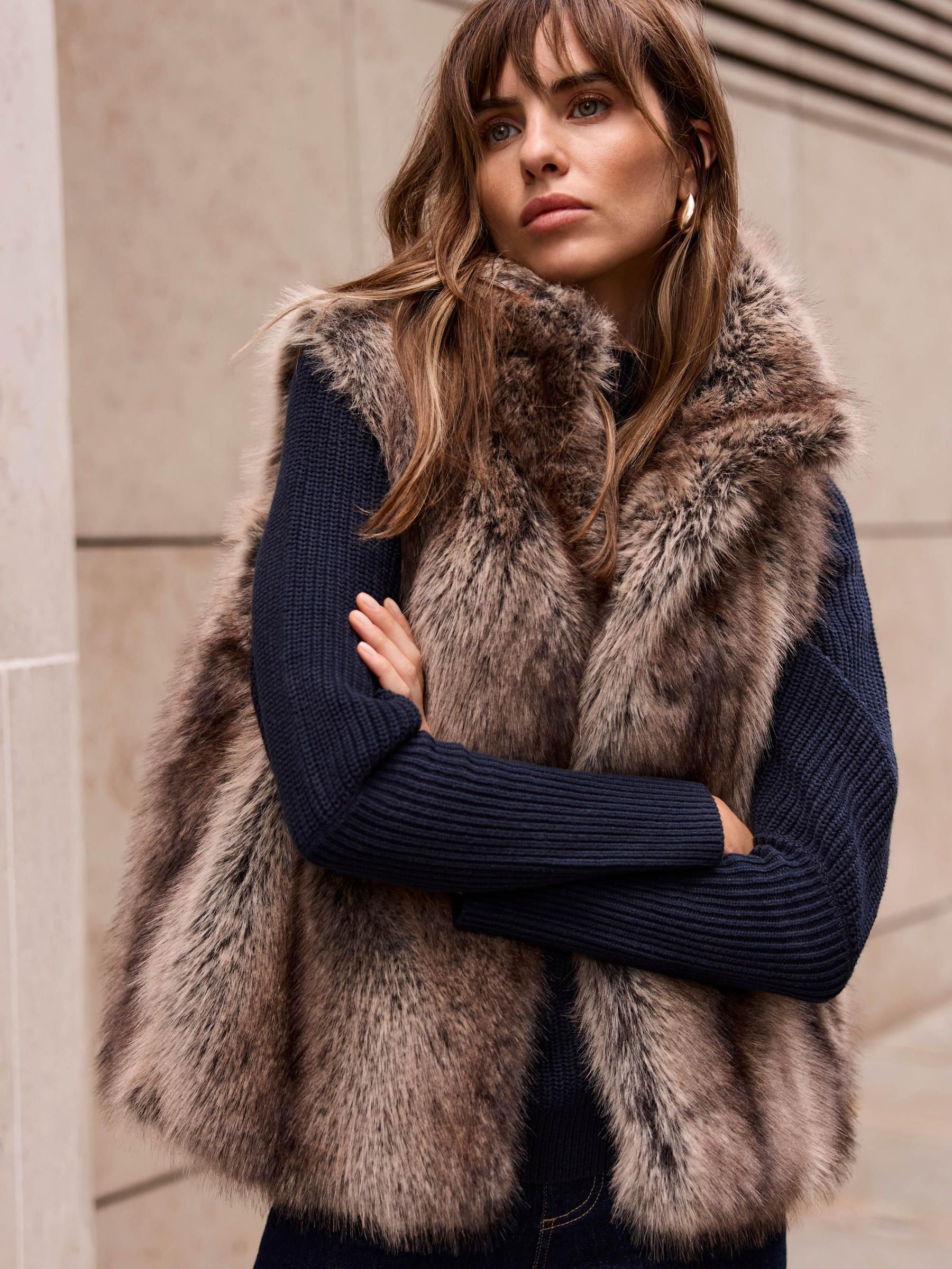 ベスト/ジレ VEGAN FUR GILET 30% OFF】VEGAN FUR GILET IVORY - BIRTHDAY BASH