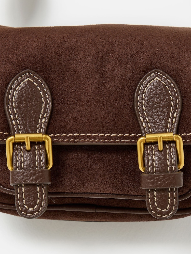 Oliver Bonas Freya dobbel spenne i imitert semsket skinn crossbody-veske - Bilde 7 av 7 Oliver Bonas Freya dobbel spenne i imitert semsket skinn crossbody-veske - Bilde 7 av 7