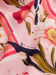 وردي ـ وشاح فيسكوز خفيف الوزن من B by Ted Baker - صورة 3 من 4