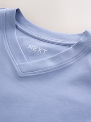 Kornblumenblau - V-Neck Short Sleeve Interlock T-Shirt - Bild 7 von 8