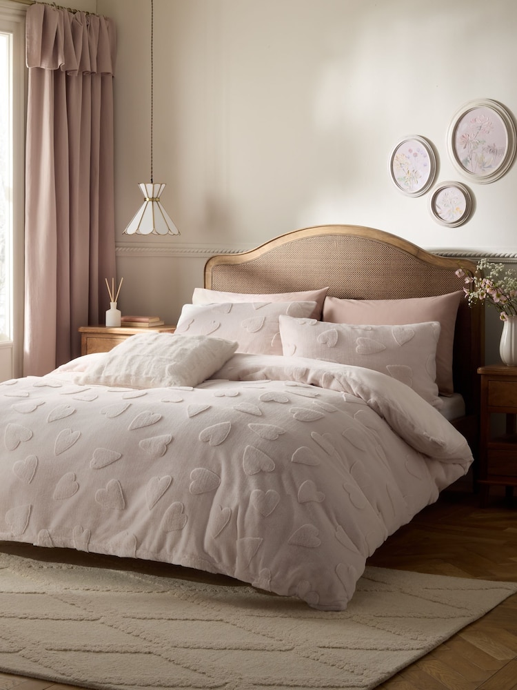 Pink Heart Carved Faux Fur Duvet Cover and Pillowcase Set - Image 2 of 4 Pink Heart Carved Faux Fur Duvet Cover and Pillowcase Set - Image 2 of 4