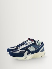 New Balance Navy 880 Trainers - Image 4 of 8