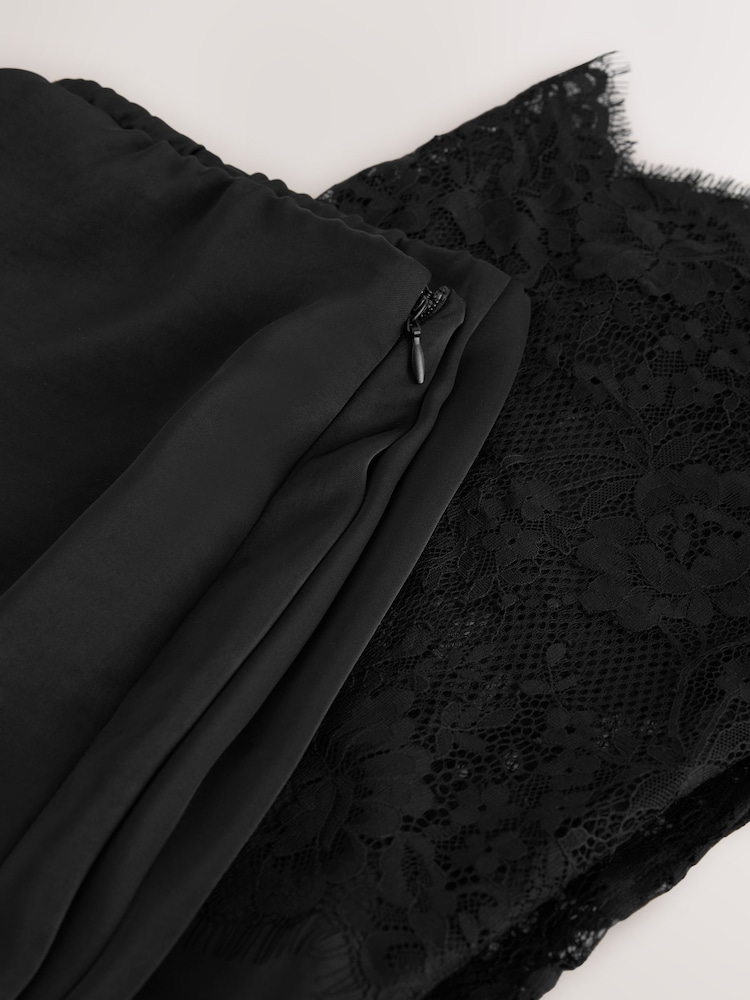 Schwarz - Maternity Satin Skirt With Lace - Bild 4 von 4 Schwarz - Maternity Satin Skirt With Lace - Bild 4 von 4