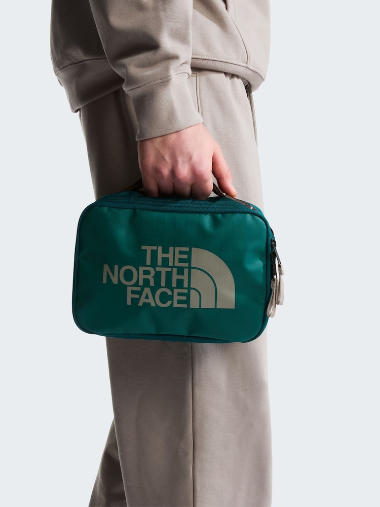The North Face Green Base Camp Voyager Toiletries Bag - Image 2 of 4