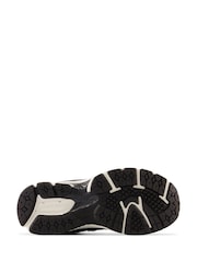 New Balance Black/White 2002 Youth Trainers - Image 6 of 6