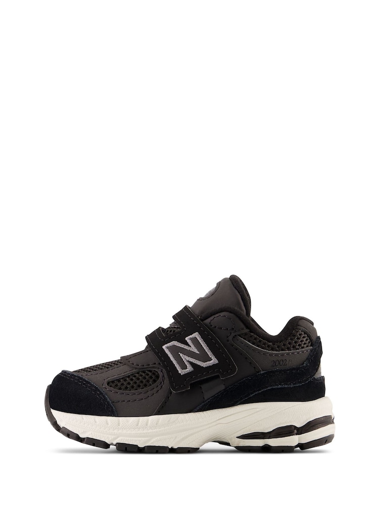 New Balance Black/White 2002 Hook and Loop Infant Trainers - Image 2 of 7 New Balance Black/White 2002 Hook and Loop Infant Trainers - Image 2 of 7