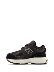New Balance Black/White 2002 Hook and Loop Infant Trainers - Image 3 of 7