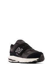New Balance Black/White 2002 Hook and Loop Infant Trainers - Image 4 of 7
