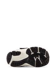 New Balance Black/White 2002 Hook and Loop Infant Trainers - Image 6 of 7