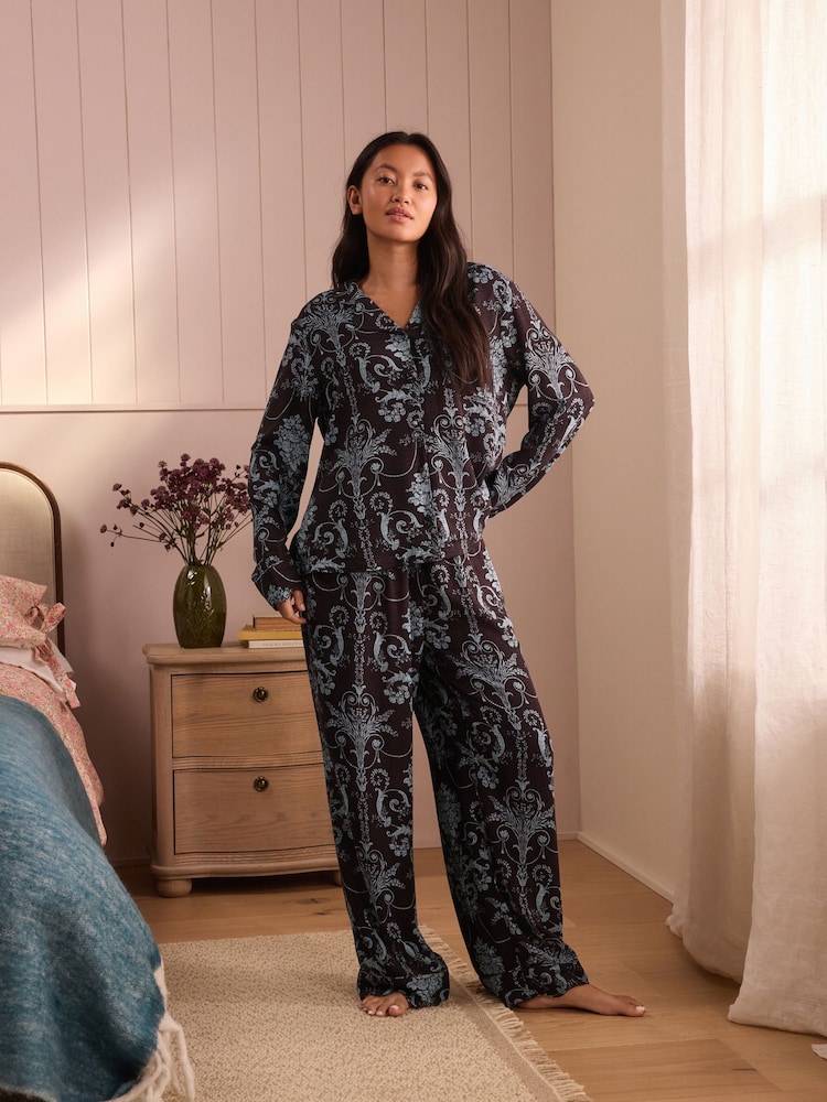 Laura Ashley Josette Pyjama mit Knopfleiste - Bild 1 von 10 Laura Ashley Josette Pyjama mit Knopfleiste - Bild 1 von 10