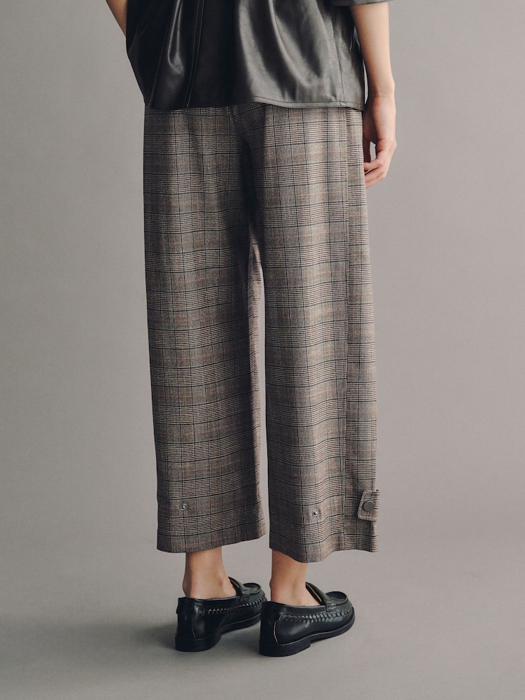 Brown Fine Check - Barrel Leg Trousers with Button Hem - Imagen 2 de 10 Brown Fine Check - Barrel Leg Trousers with Button Hem - Imagen 2 de 10