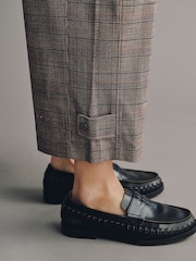 Brown Fine Check - Barrel Leg Trousers with Button Hem - Imagen 5 de 10