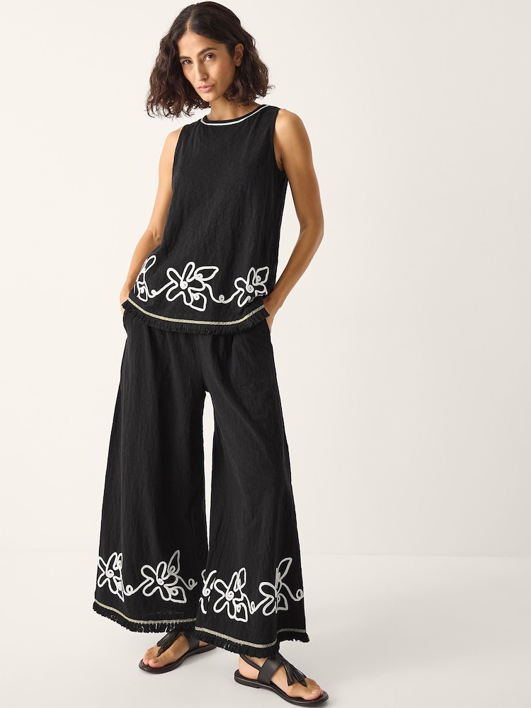 Monsoon Sara Sleeveless Embroidered Top - صورة 1 من 4 Monsoon Sara Sleeveless Embroidered Top - صورة 1 من 4