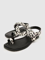 Schuh EC Tanvi Leather Sandal - תמונה 4 מתוך 4