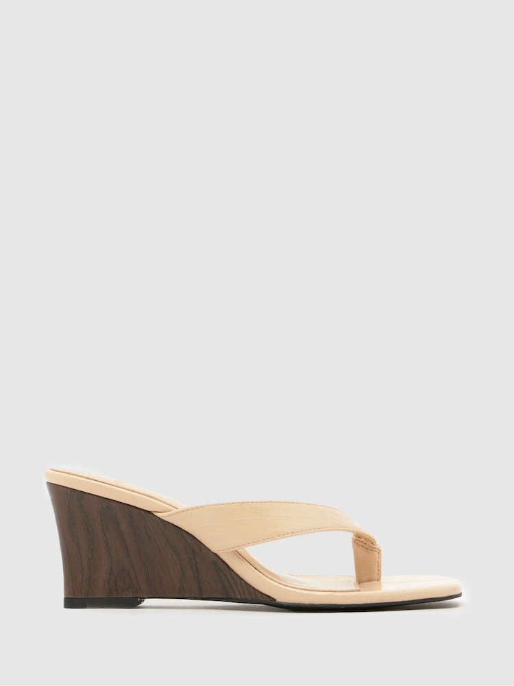 لون طبيعي - Schuh Solomon Wedge Toe Post Sandal - Image 1 of 4