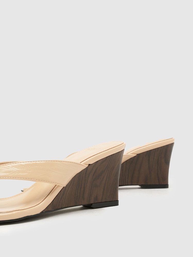 لون طبيعي - Schuh Solomon Wedge Toe Post Sandal - Image 4 of 4