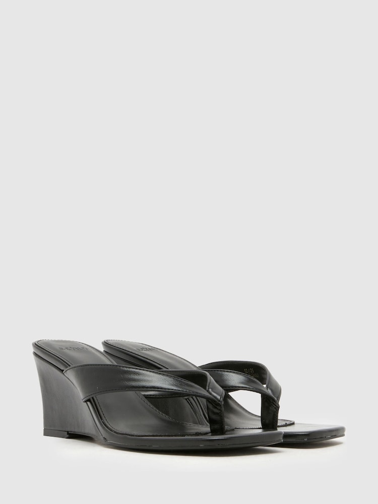 أسود - Schuh Solomon Wedge Toe Post Sandal - Image 2 of 4